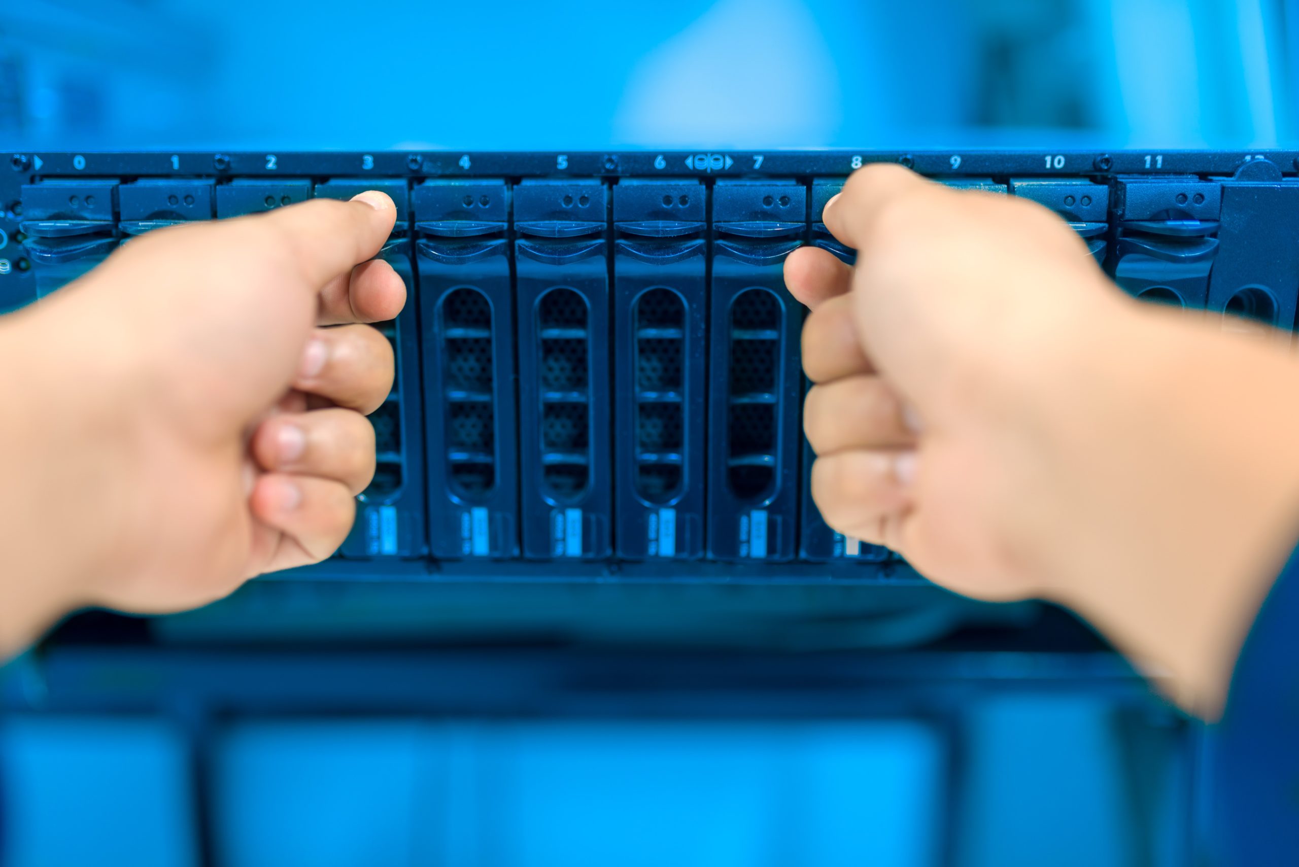 data-center-pexels-753332